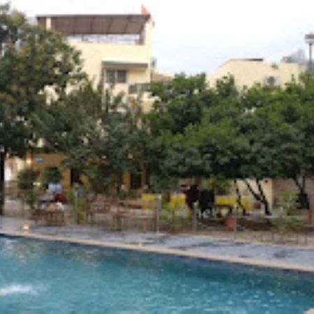 Hotel Saroj Sāgar 외부 사진