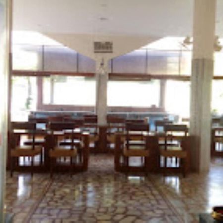 Hotel Saroj Sāgar 외부 사진