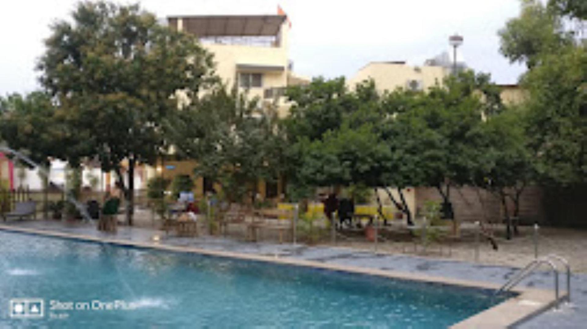 Hotel Saroj Sāgar 외부 사진