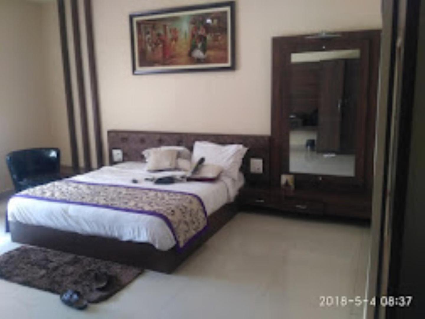 Hotel Saroj Sāgar 외부 사진