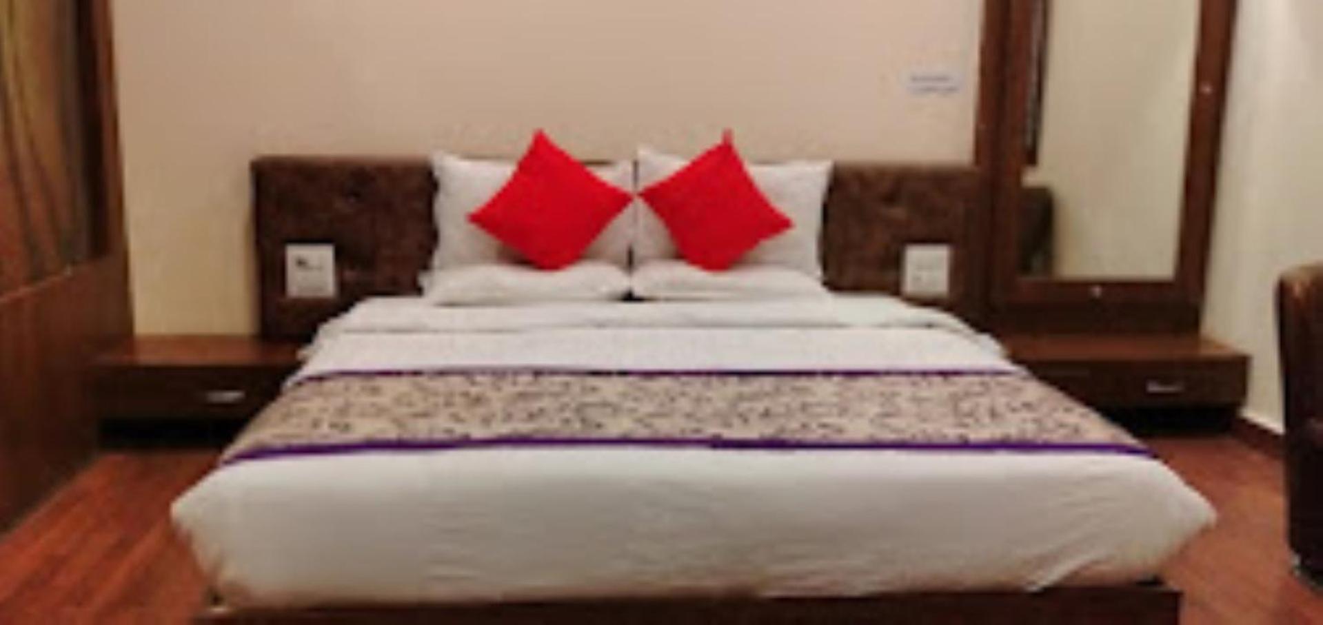Hotel Saroj Sāgar 외부 사진
